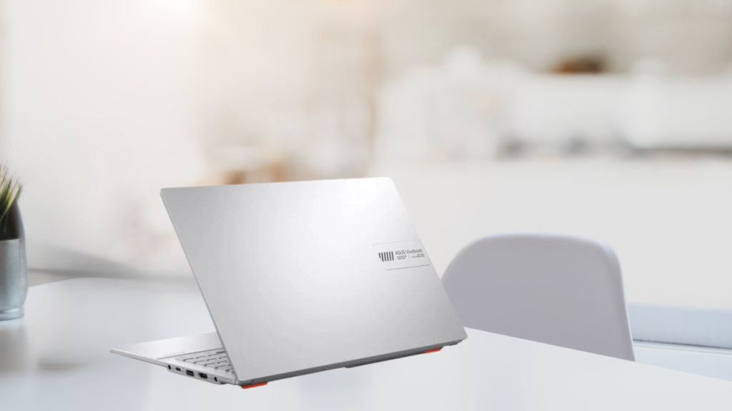 Asus Vivobook Go Review (E1504FA-AS54) back