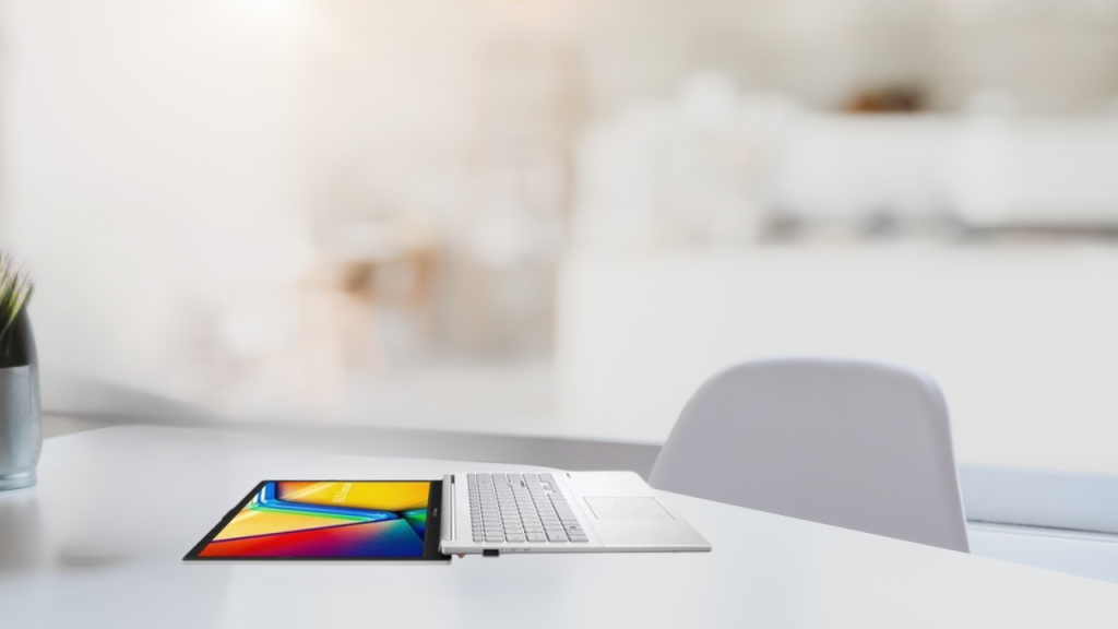 Asus Vivobook Go Review (E1504FA-AS54) flat