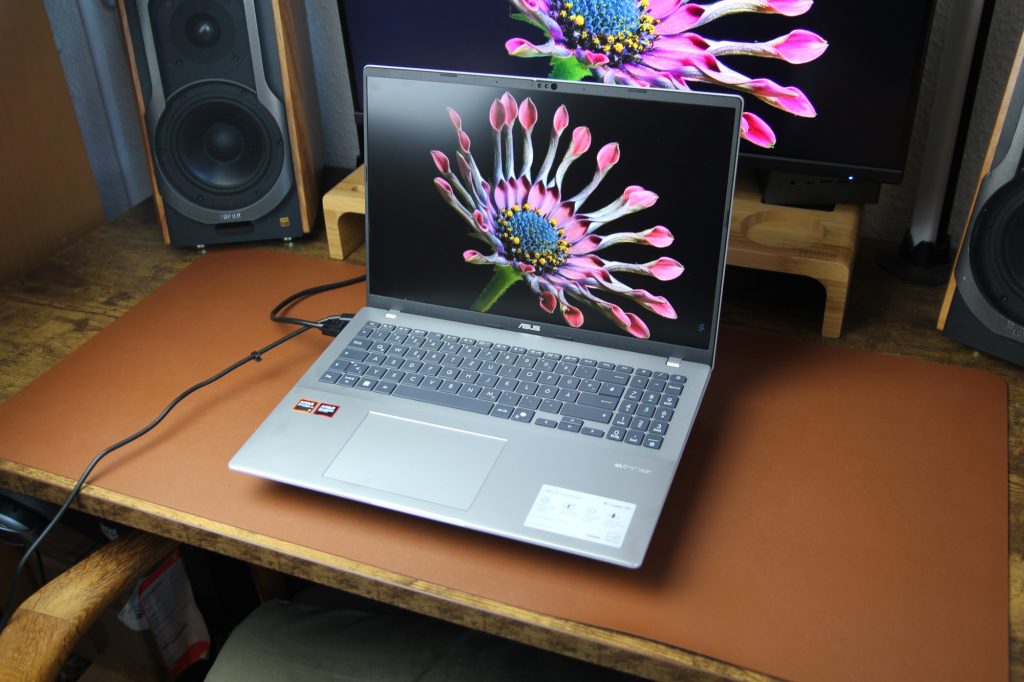Asus VivoBook 16 AI M1605YA