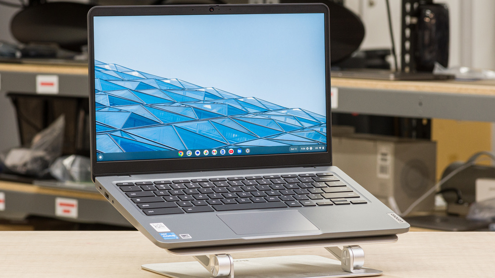 Lenovo IdeaPad Slim 3i Chromebook 1